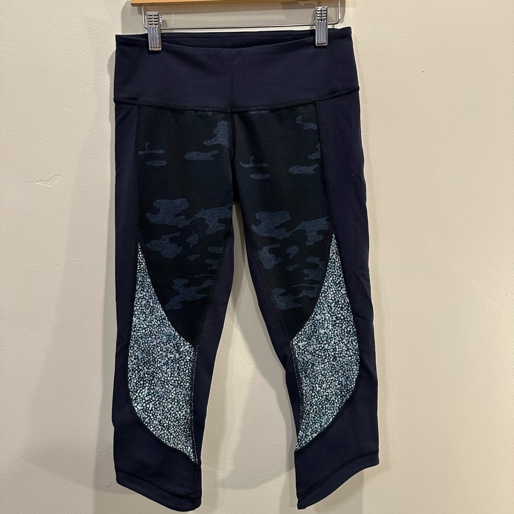 Lululemon Athletica Black and Blue Leggings with Wide Waistband. Size 6.